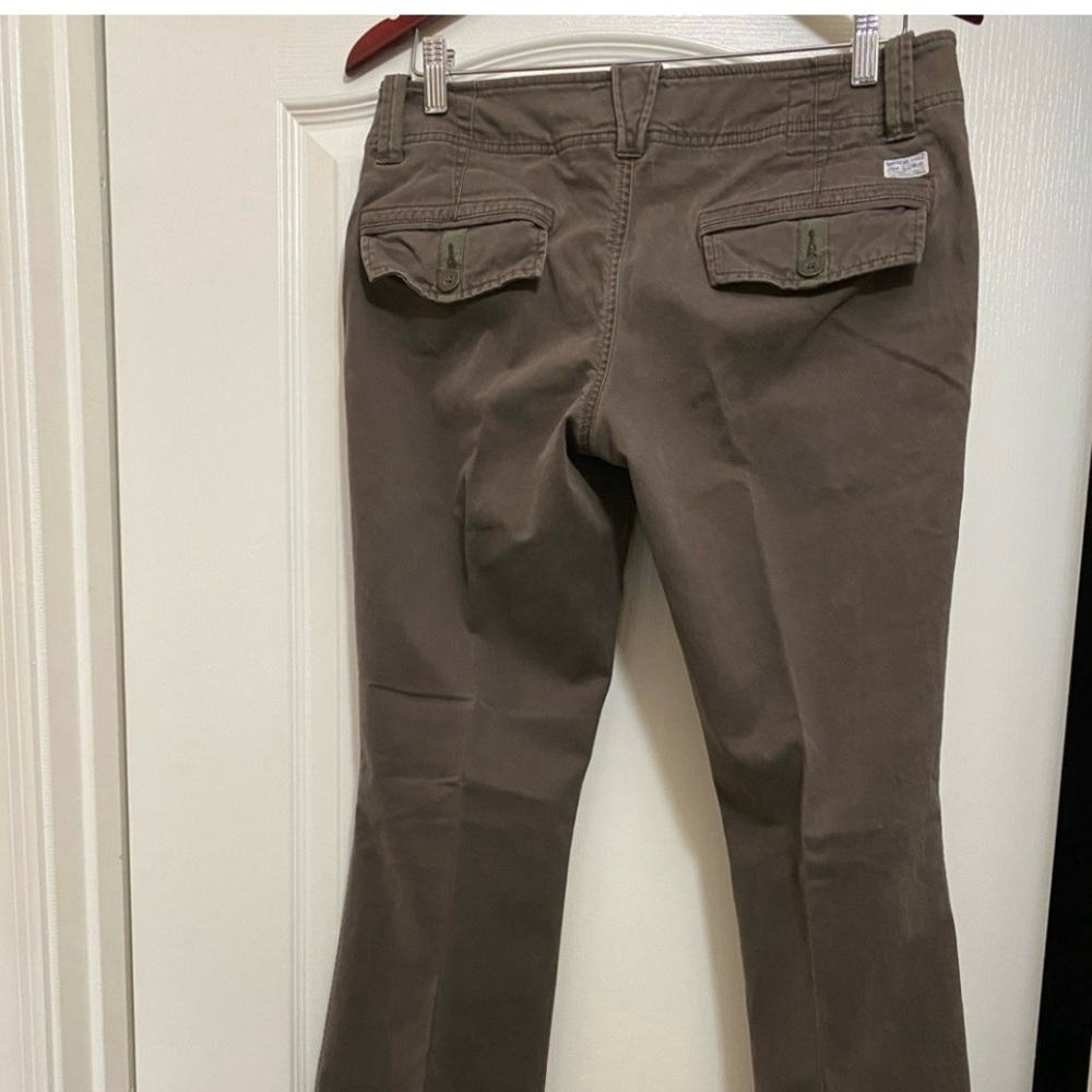 American Eagle women’s size 8 straight leg pants. Very flattering and soft.